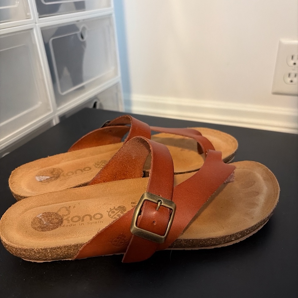 Elegant Tan Leather Sandals with Buckle - Picture 5 of 8